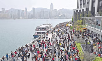 據香港旅遊業議會估計，今年內地春節黃金周期間，將有接近140萬內地旅客訪港，人數較去年多。（曾耀輝攝）