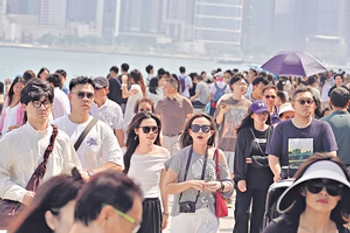  根據數據顯示，7月內地旅客入境人數料負增長，與文化娛樂活動減少和服務業態度爭議密切相關。（資料圖片）