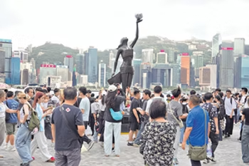 內地國慶黃金周8天長假，共有逾148萬人次內地旅客訪港。（資料圖片）